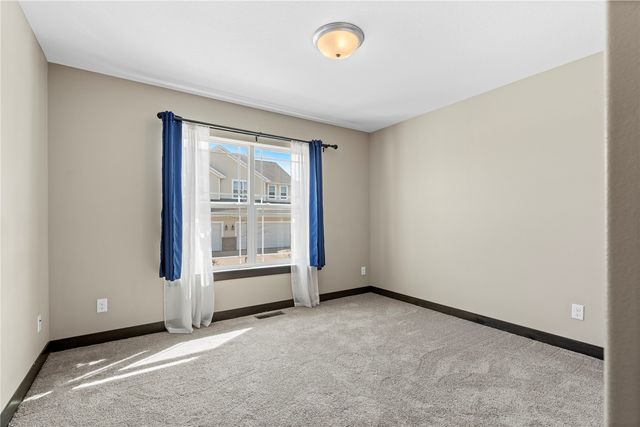 3535 Pioneer Avenue SE, Cedar Rapids, IA 52403