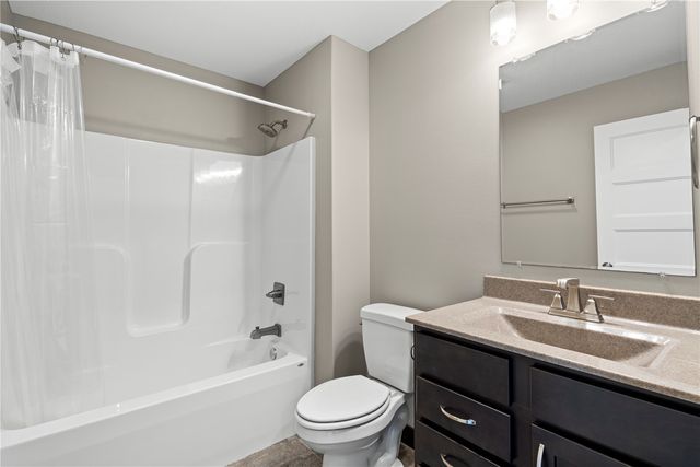 3535 Pioneer Avenue SE, Cedar Rapids, IA 52403