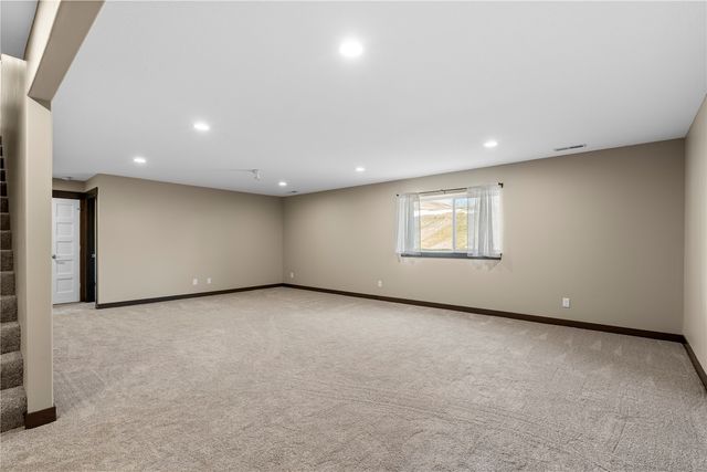 3535 Pioneer Avenue SE, Cedar Rapids, IA 52403