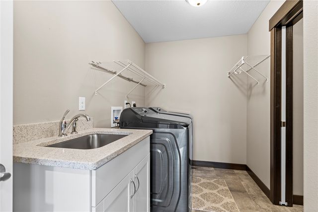 3535 Pioneer Avenue SE, Cedar Rapids, IA 52403