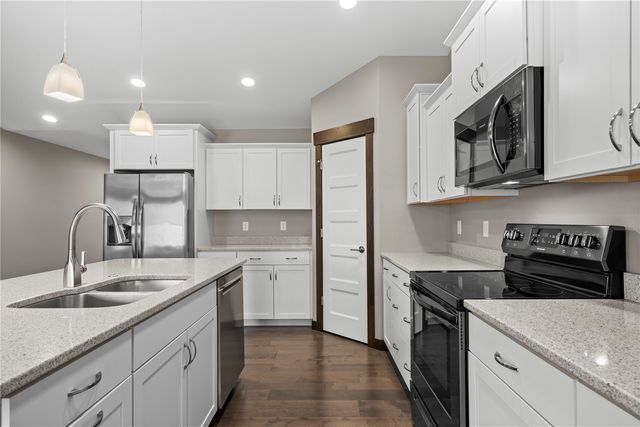 3535 Pioneer Avenue SE, Cedar Rapids, IA 52403