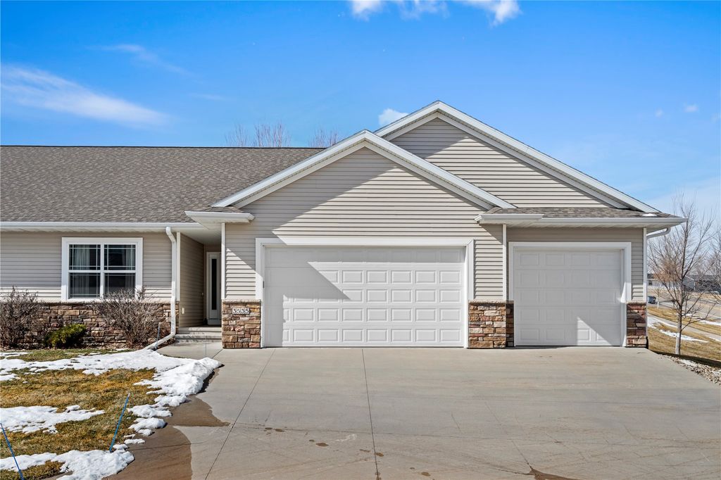 3535 Pioneer Avenue SE, Cedar Rapids, IA 52403