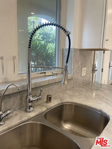 1654 Greenfield Avenue 101, Los Angeles, CA 90025