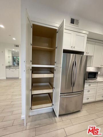 1654 Greenfield Avenue 101, Los Angeles, CA 90025