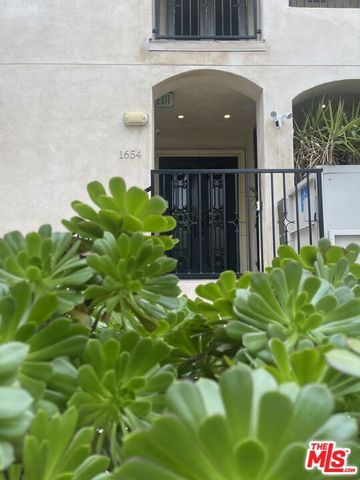 1654 Greenfield Avenue 101, Los Angeles, CA 90025