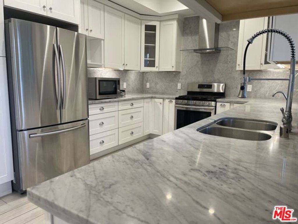 1654 Greenfield Avenue 101, Los Angeles, CA 90025