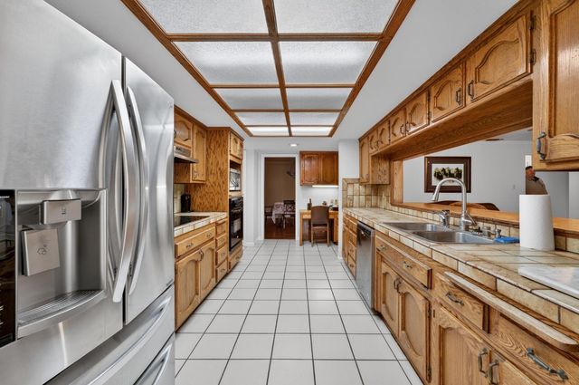 9481 Oak Ave, Orangevale, CA 95662