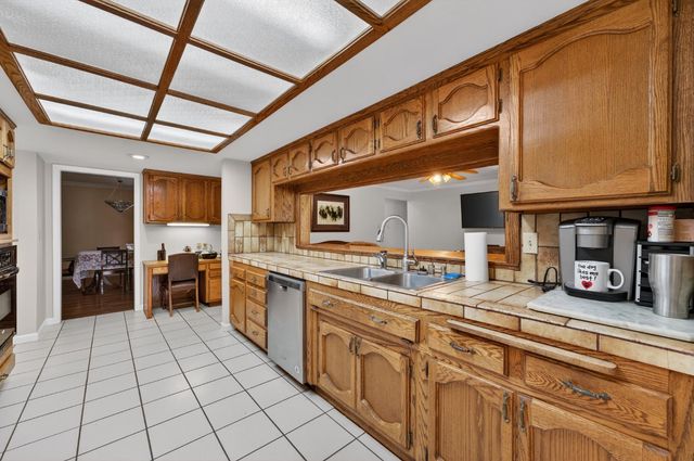 9481 Oak Ave, Orangevale, CA 95662