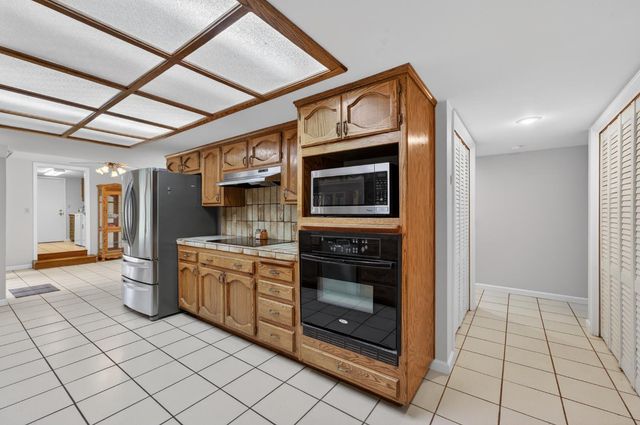 9481 Oak Ave, Orangevale, CA 95662