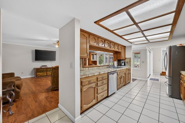 9481 Oak Ave, Orangevale, CA 95662