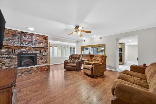 9481 Oak Ave, Orangevale, CA 95662