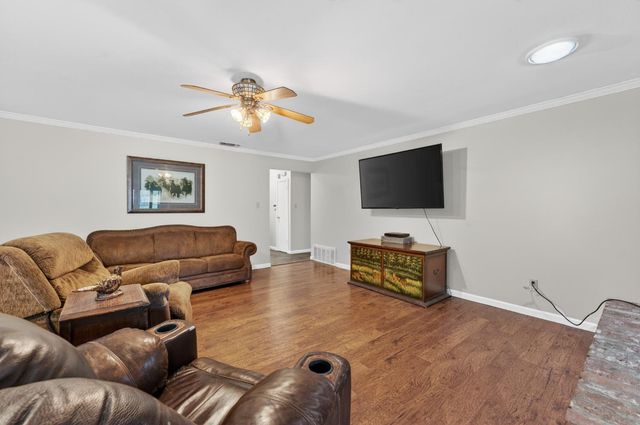 9481 Oak Ave, Orangevale, CA 95662