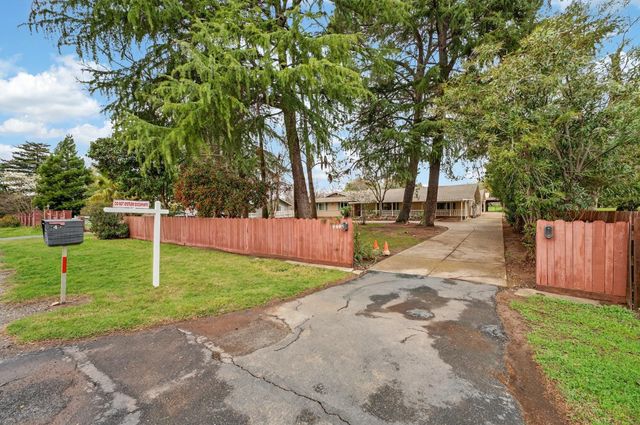 9481 Oak Ave, Orangevale, CA 95662