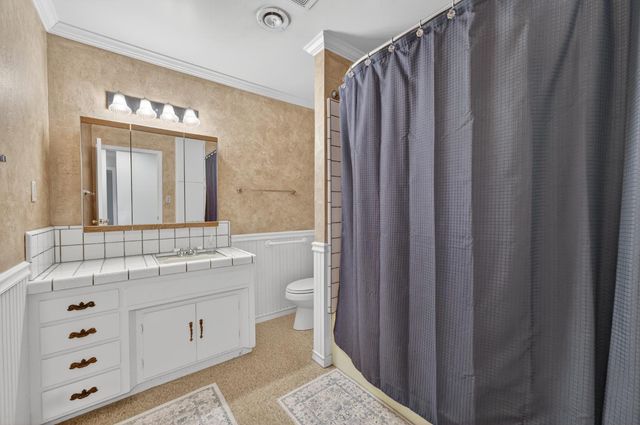 9481 Oak Ave, Orangevale, CA 95662