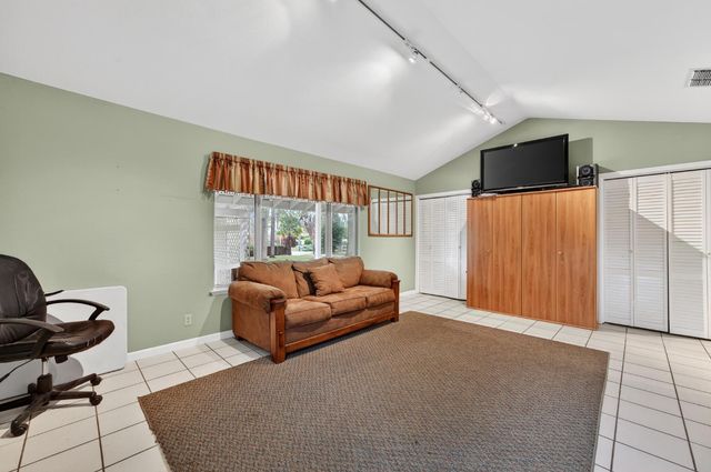 9481 Oak Ave, Orangevale, CA 95662