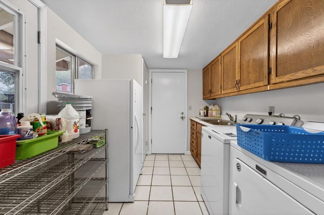 9481 Oak Ave, Orangevale, CA 95662