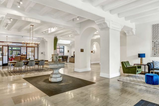 7301 N Sheridan Road 901, Chicago, IL 60626