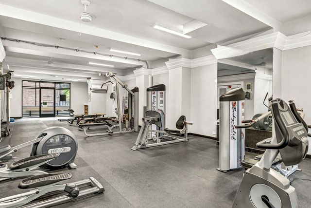 7301 N Sheridan Road 901, Chicago, IL 60626