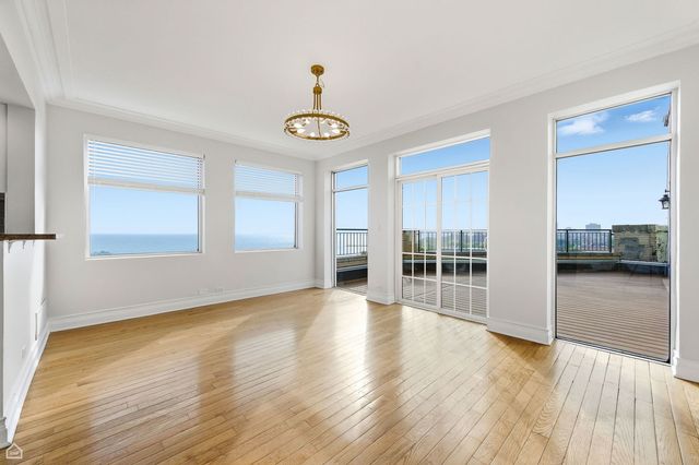 7301 N Sheridan Road 901, Chicago, IL 60626