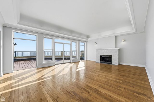 7301 N Sheridan Road 901, Chicago, IL 60626