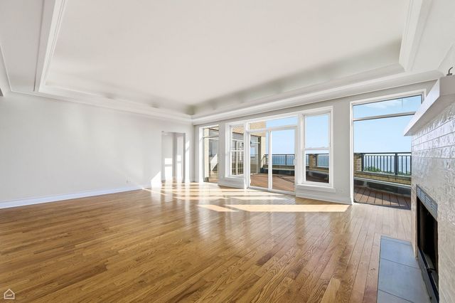 7301 N Sheridan Road 901, Chicago, IL 60626