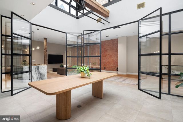 2017 SANSOM ST, Philadelphia, PA 19103