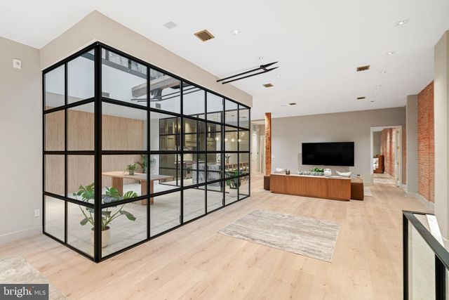 2017 SANSOM ST, Philadelphia, PA 19103