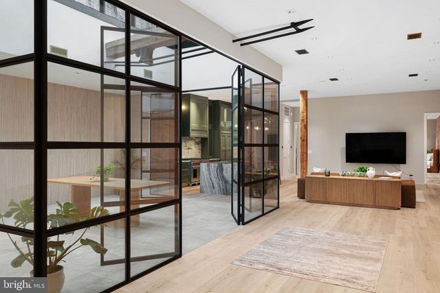 2017 SANSOM ST, Philadelphia, PA 19103