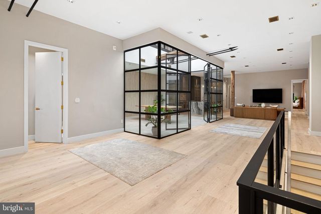 2017 SANSOM ST, Philadelphia, PA 19103