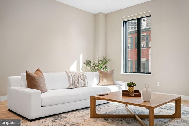 2017 SANSOM ST, Philadelphia, PA 19103