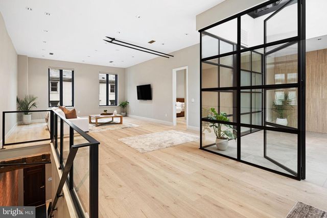 2017 SANSOM ST, Philadelphia, PA 19103