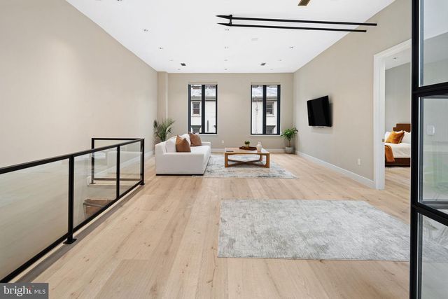 2017 SANSOM ST, Philadelphia, PA 19103