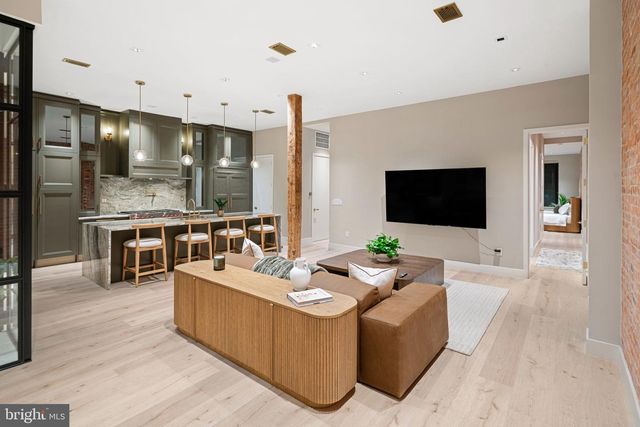 2017 SANSOM ST, Philadelphia, PA 19103