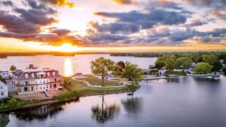 503 N Lake ROAD #5, Oconomowoc, WI 53066