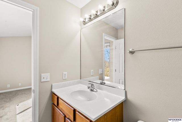 7841 Bondesson Street, Omaha, NE 68122