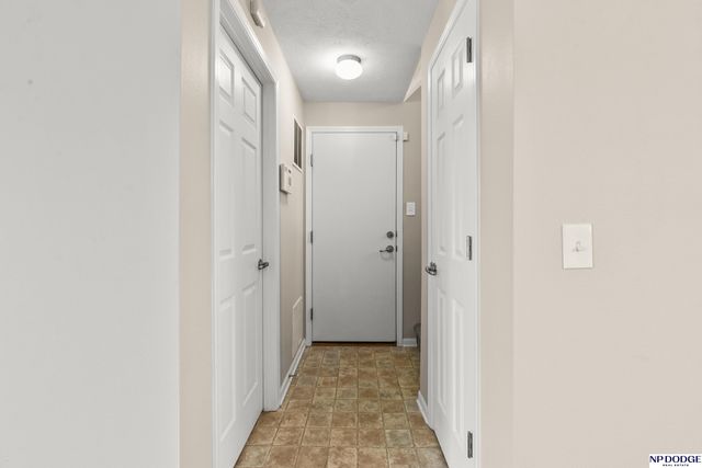 7841 Bondesson Street, Omaha, NE 68122