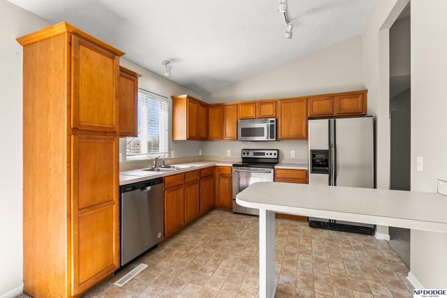 7841 Bondesson Street, Omaha, NE 68122