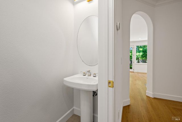 997 Lupine Ct, Healdsburg, CA 95448