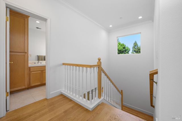 997 Lupine Ct, Healdsburg, CA 95448