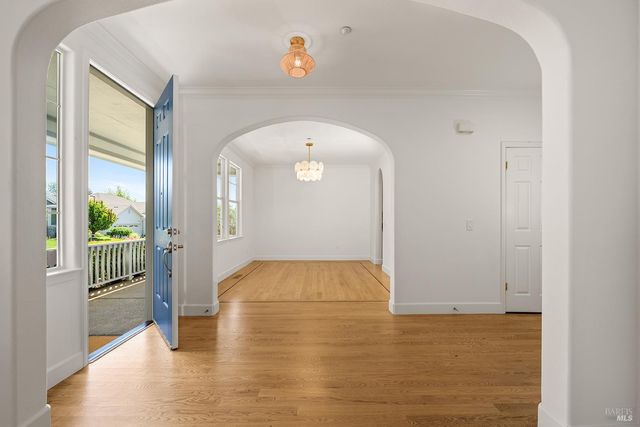 997 Lupine Ct, Healdsburg, CA 95448