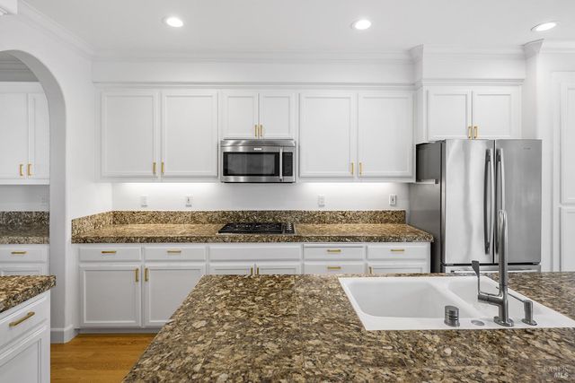 997 Lupine Ct, Healdsburg, CA 95448