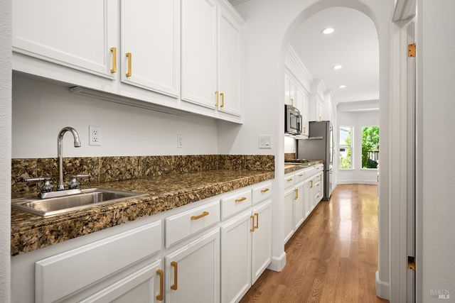 997 Lupine Ct, Healdsburg, CA 95448