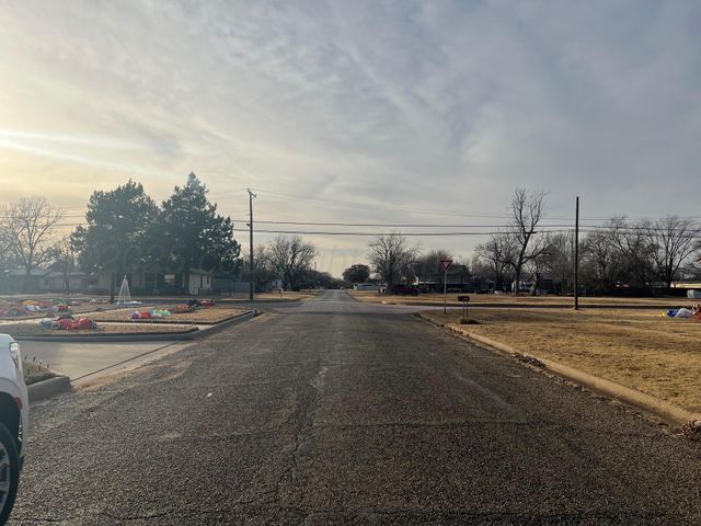 716 W Cleveland Street, Memphis, TX 79245