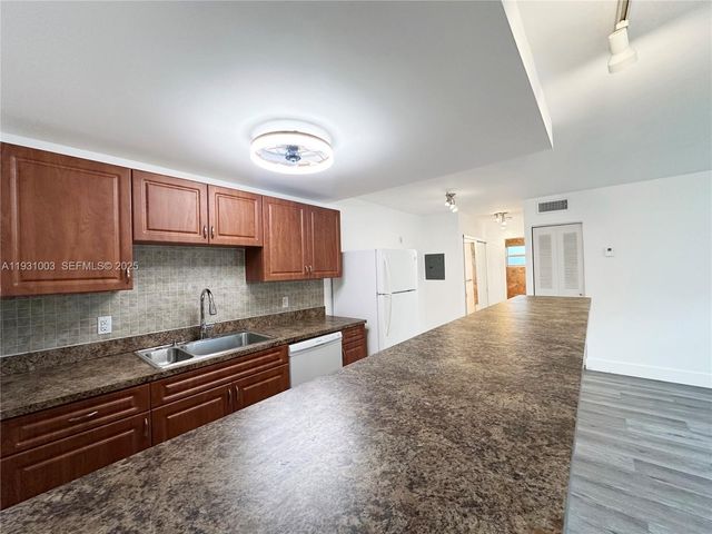 363 Washington Ave 25, Miami Beach, FL 33139