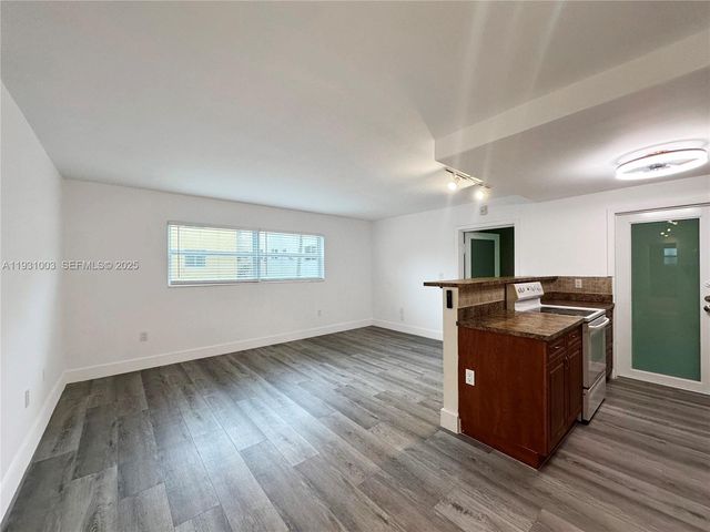 363 Washington Ave 25, Miami Beach, FL 33139