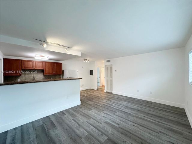 363 Washington Ave 25, Miami Beach, FL 33139
