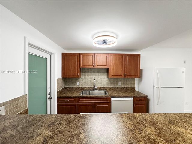 363 Washington Ave 25, Miami Beach, FL 33139