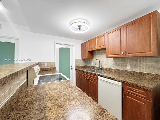 363 Washington Ave 25, Miami Beach, FL 33139