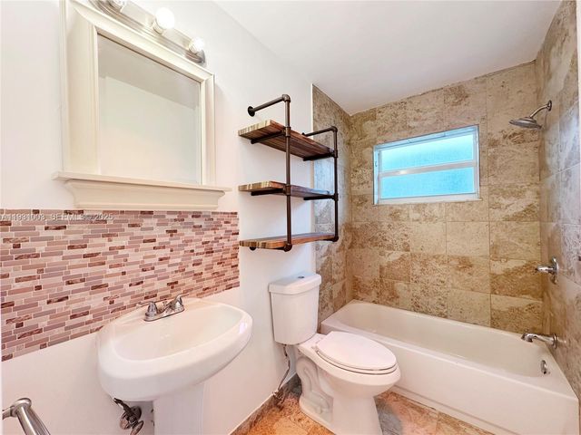 363 Washington Ave 25, Miami Beach, FL 33139