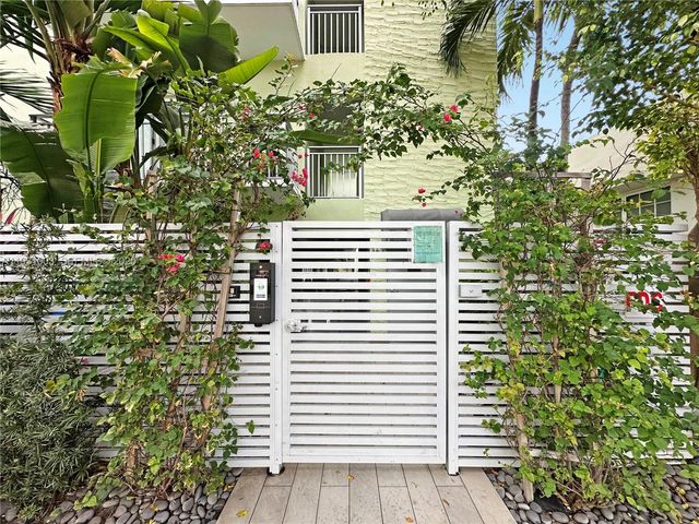363 Washington Ave 25, Miami Beach, FL 33139
